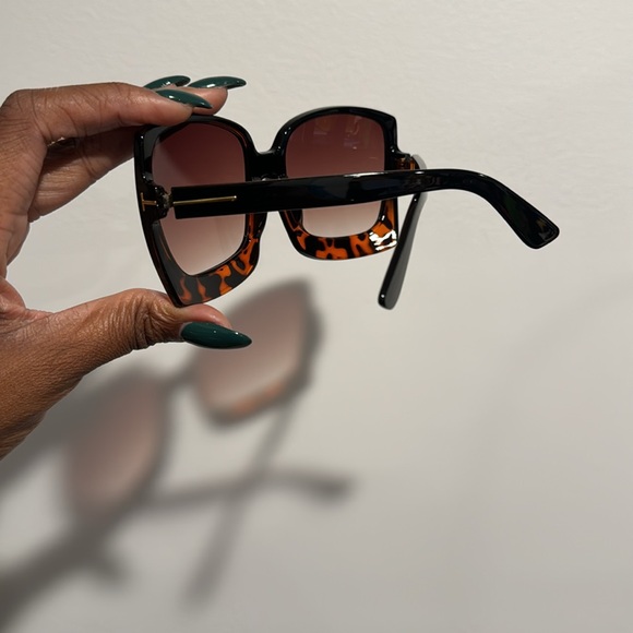 Sunglasses - Picture 4 of 5